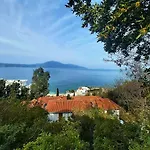 Ramo's Cozy Beachside Haven With Panoramic Views - 4th * Vlora