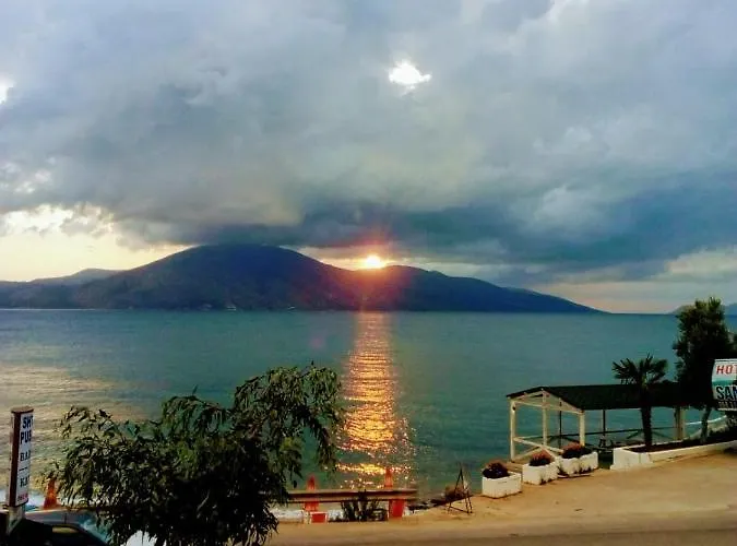 Ferienhaus Ramo's Cozy Beachside Haven With Panoramic Views - 4th Vlorë