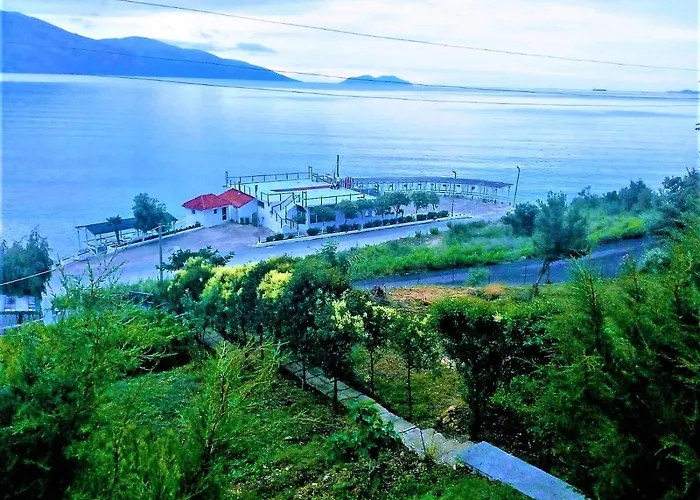 Ramo's Cozy Beachside Haven With Panoramic Views - 4th