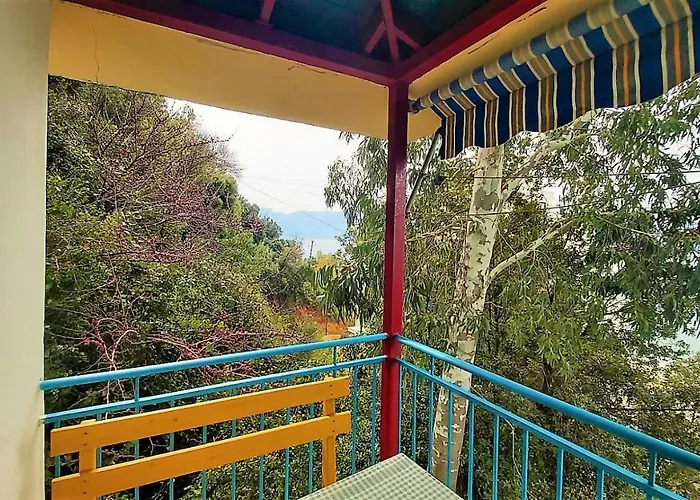 Ramo's Cozy Beachside Haven With Panoramic Views - 4th * Vlorë