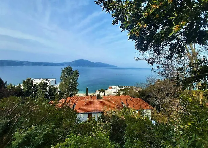 Ramo's Cozy Beachside Haven With Panoramic Views - 4th * Vlorë